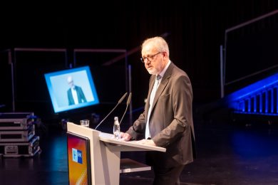 IHK-Chef Oppermann fordert Verlässlichkeit von der Politik und rügt die Landeshauptstadt
