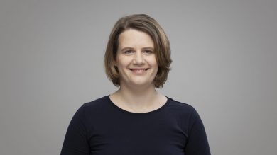 Kultusministerin Julia Hamburg zeichnet Kitas aus Niedersachsen aus