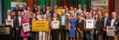 Christian Meyer und Hubert Meyer zeichnen Klimakommunen in Niedersachsen aus