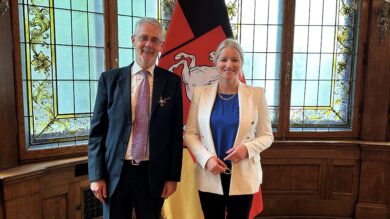 „Pionier im Kampf gegen Antisemitismus“: Verdienstkreuz für Franz Rainer Enste