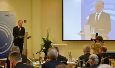 Acht Jahre oder fünf Jahre? In den Kommunalverbänden wächst der Druck