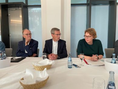 Sozialministerin erinnert an vergangenes Leid von Kindern in Psychiatrien