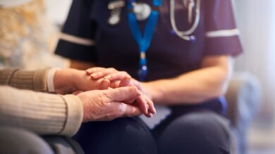 Ersatzkassen warnen: Kosten fürs Pflegeheim steigen