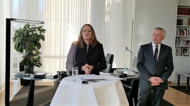 Landtagspräsidentin Andretta – wie eine Professorin in einem Forschungsseminar