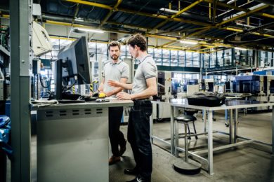 Mitarbeiter gehen Digitalisierung optimistisch an