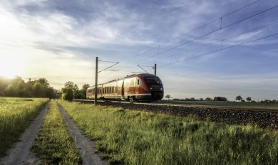 Pro & Contra: Ist eine neue Bahntrasse entlang der Autobahn 7 die Lösung der Verkehrsprobleme?
