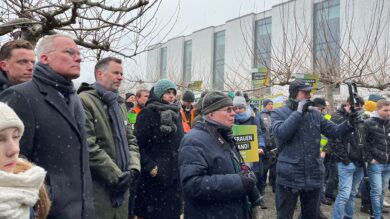 Bauern fahren vor dem Landtag auf, die Politik organisiert einen Agrar-Gipfel