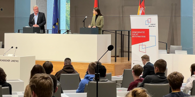 Weil will Wahlalter 16, Althusmann möchte Berufspraktika in Klasse 9 ausweiten