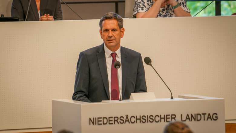 Ministerpräsident Olaf Lies gibt im Landtag seine erste Regierungserklärung ab. | Foto: Link