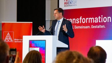 Lies verspricht Hilfe für Autozulieferer, IG Metall fordert Zukunftskonzepte