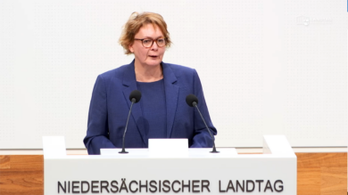 Behrens will Urteil zu Fußball-Polizeikosten „sehr genau prüfen“