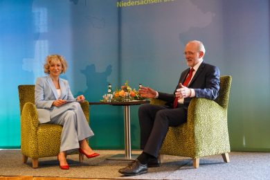 FAZ-Herausgeber Kohler will schärferes Vorgehen gegen Hass im Internet