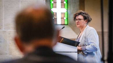 Wie die Landeskirche Hannovers lernt, Missbrauchs-Betroffenen zuzuhören