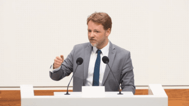 Heere kündigt eine „Evolution“ in der staatlichen Bauverwaltung des Landes an