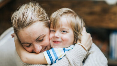 Experte rät: Kinder brauchen frühe Zuwendung gegen emotionale Armut