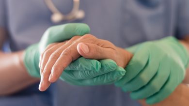 Interview zur Sterbehilfe: „Man ist nicht nur Mensch für sich allein“