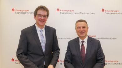 Sparkassen suchen die richtige Antwort auf Zinswende und Automatensprenger