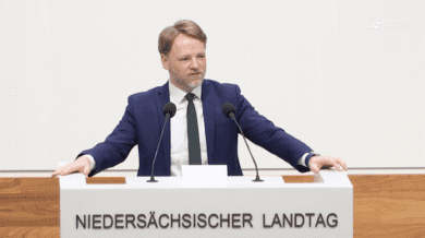 Zur Irritation in Weils Umfeld muss der Finanzminister Rede und Antwort stehen