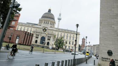 Wie eine Niedersächsin in Berlin die Aussöhnung mit Afrika organisiert