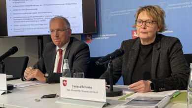 Was ist „Delegitimierung des Staates“? Die Landesregierung nennt erstmals Kriterien