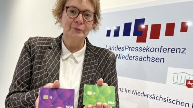 Land startet mit Bezahlkarten für Asylbewerber