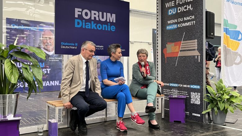 Hans-Joachim Lenke und Hanna Naber im Gespräch mit NDR-Moderatorin Christina von Saß. | Foto: Kleinwächter