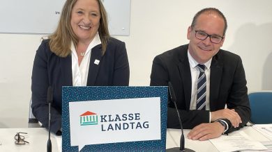 So sorgt die Landtagspräsidentin dafür, dass Demokratie Schule macht