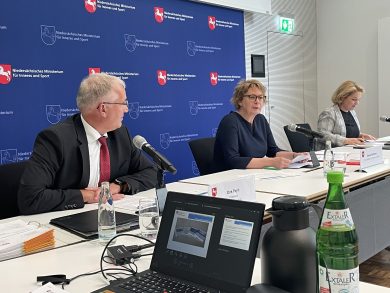 Behrens will dem Verfassungsschutz mehr Mittel zur Observation verschaffen