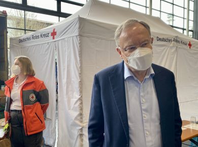 Ministerpräsident versichert: Wir lassen Kommunen mit Flüchtlingen nicht allein