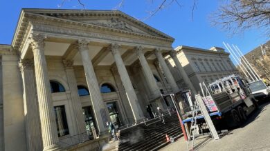Nach Farbattacke auf Landtag: Mutmaßlicher Täter ermittelt