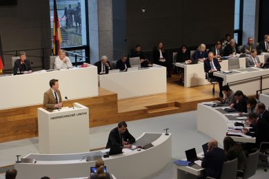 Befragung des Ministerpräsidenten: Weil beantwortet Fragen zum Südschnellweg