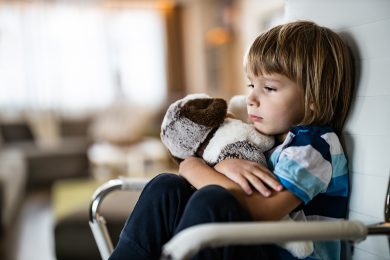 Kinderschützer werben für Warn-App für Eltern