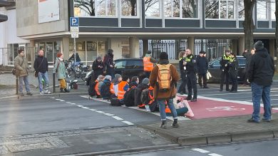 Gebührenpflicht für Polizeieinsätze gegen„Klimakleber“? Experten wollen klare Regeln