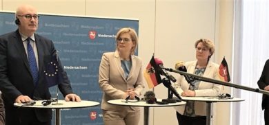 Dünge-Streit: Agrarpolitiker beklagen „zu harte“ Haltung von Klöckner