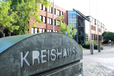 Illegale Aufenthaltstitel gegen Geld? Polizei durchsucht Kreishaus in Lüchow