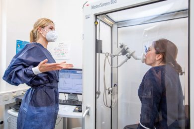Neue Studie: Auch schwache Covid-Erkrankung kann Herz, Lunge und Nieren stark schädigen