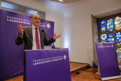 Landesbischof Meister sucht die neue Stellung seiner Kirche