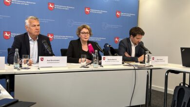 Innenministerium nach Auto-Anschlägen: Wollen Städte nicht zu Festungen machen