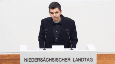Pascal Leddin will Jugendliche vor In-Game-Käufen schützen