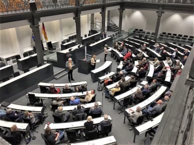 Betroffenenprotest: Wurden Extremisten zu Unrecht aus dem Staatsdienst ferngehalten?