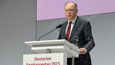 Stephan Weil löst beim Sparkassentag nachhaltige Verwunderung aus