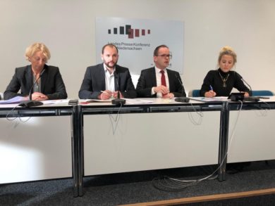Kultusminister Tonne lässt Programm für freiwillige Mehrarbeit prüfen