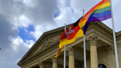 Wie Rot-Grün mit einem zweiten Antrag und wenig Geld die Queerpolitik nachbessert