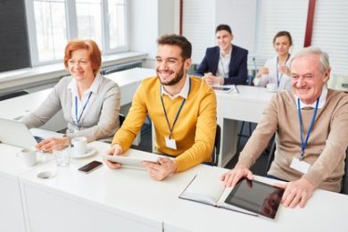 Arbeitgeber und Gewerkschaften: Politik muss Weiterbildung stärker unterstützen