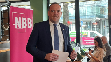 Anspannung vor Urteil: Beamtenbund dringt auf rasche Anhebung der Besoldungshöhe